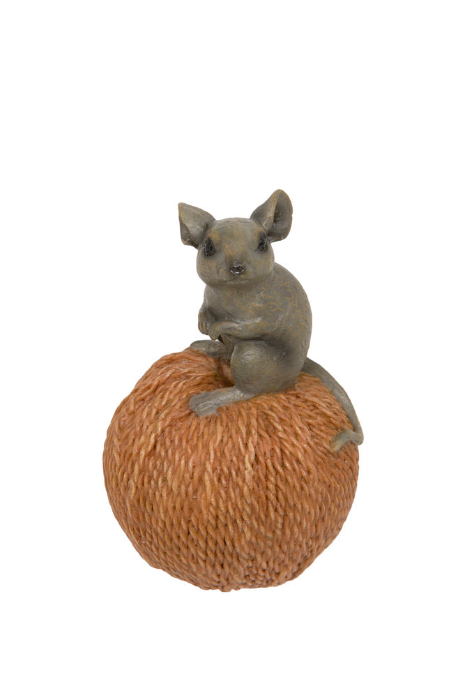 Mouse on Ball of String